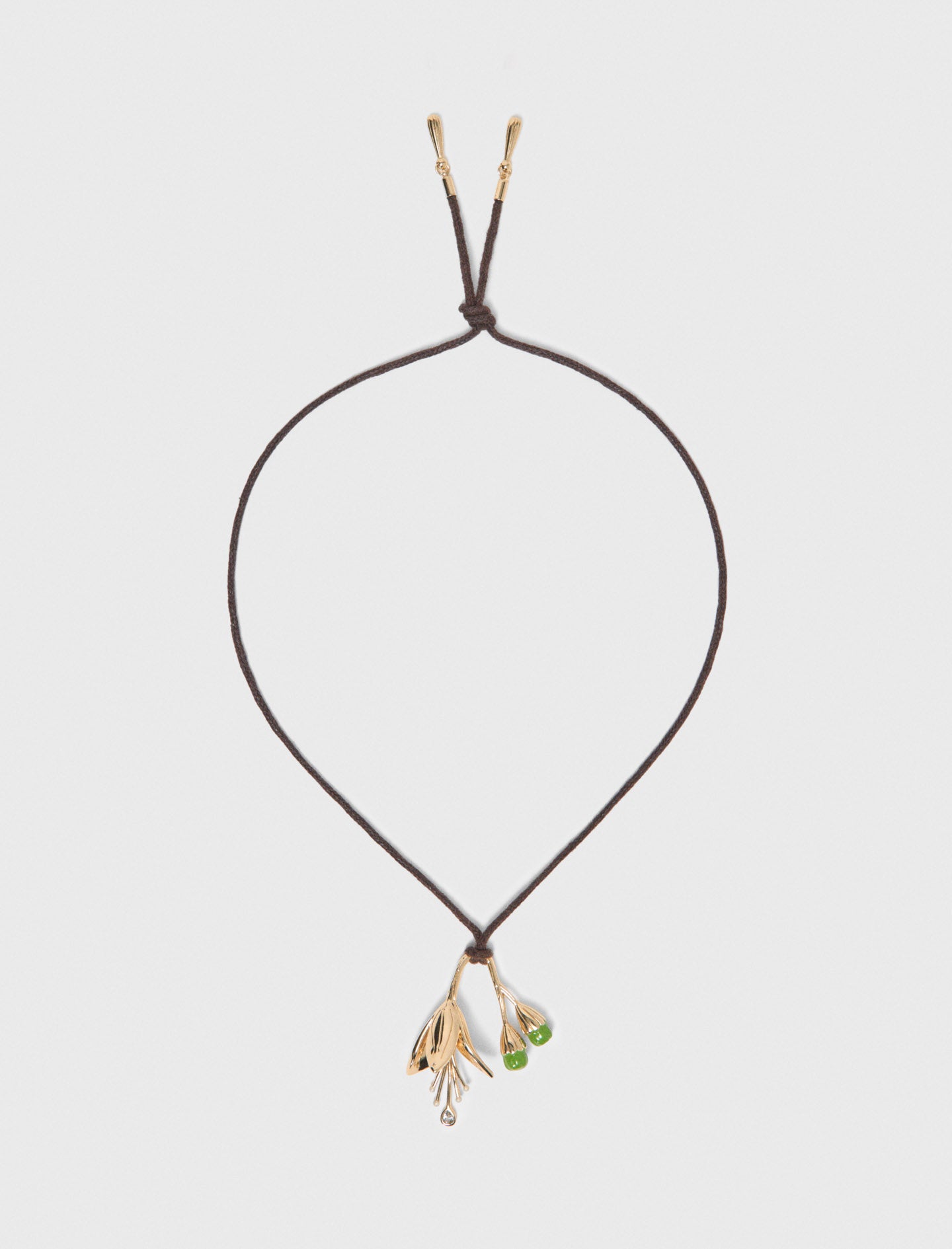 Collar con cordón