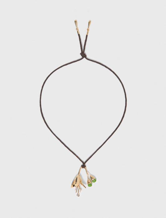 Collar con cordón