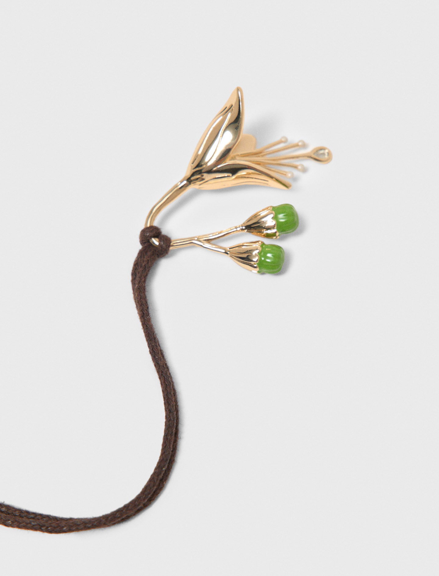 Collar con cordón
