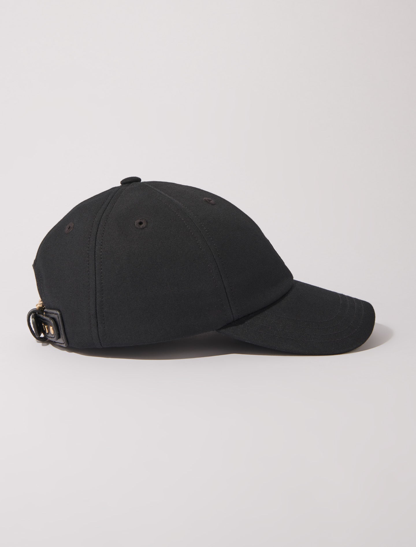 Gorra de algodón con hebilla dorada