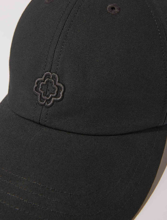 Gorra de algodón con hebilla dorada