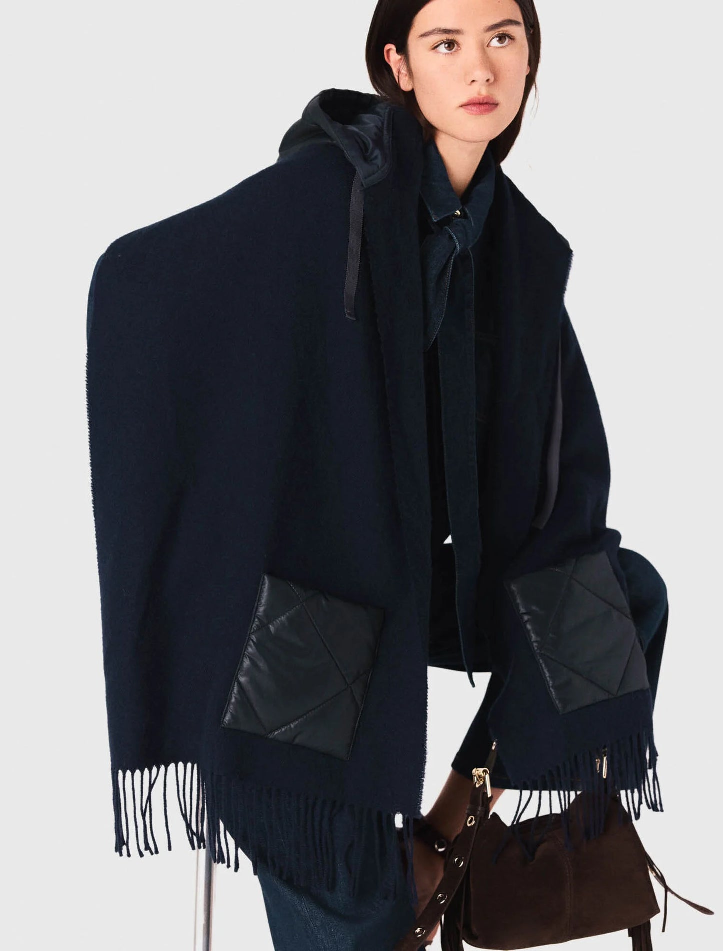 Poncho de lana con capucha