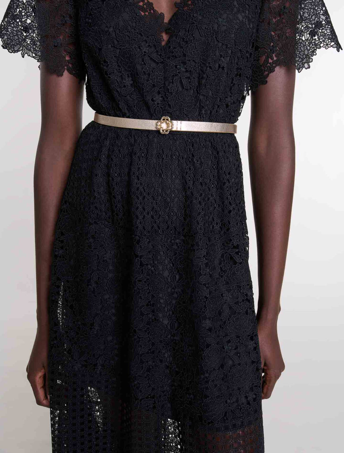 Cinturón fino con hebilla Clover