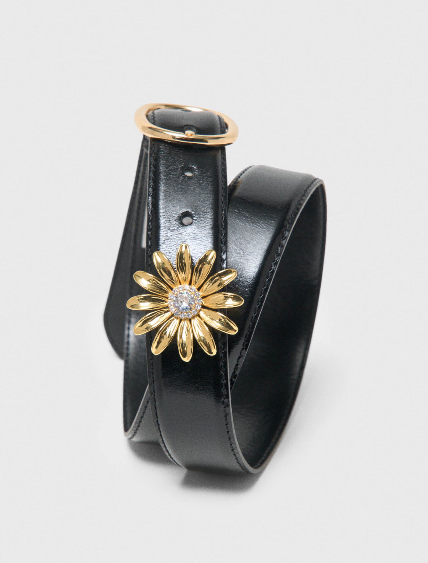 Cinturón de piel con joya extraíble