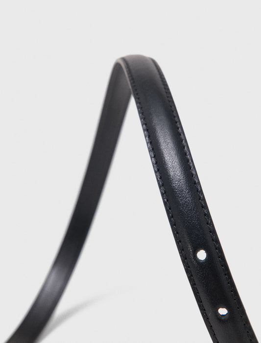 Cinturón fino de cuero