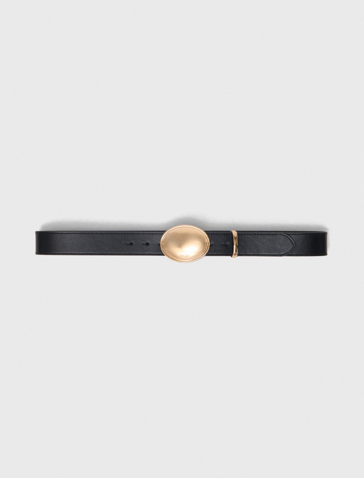 Cinturón de piel con hebilla oval