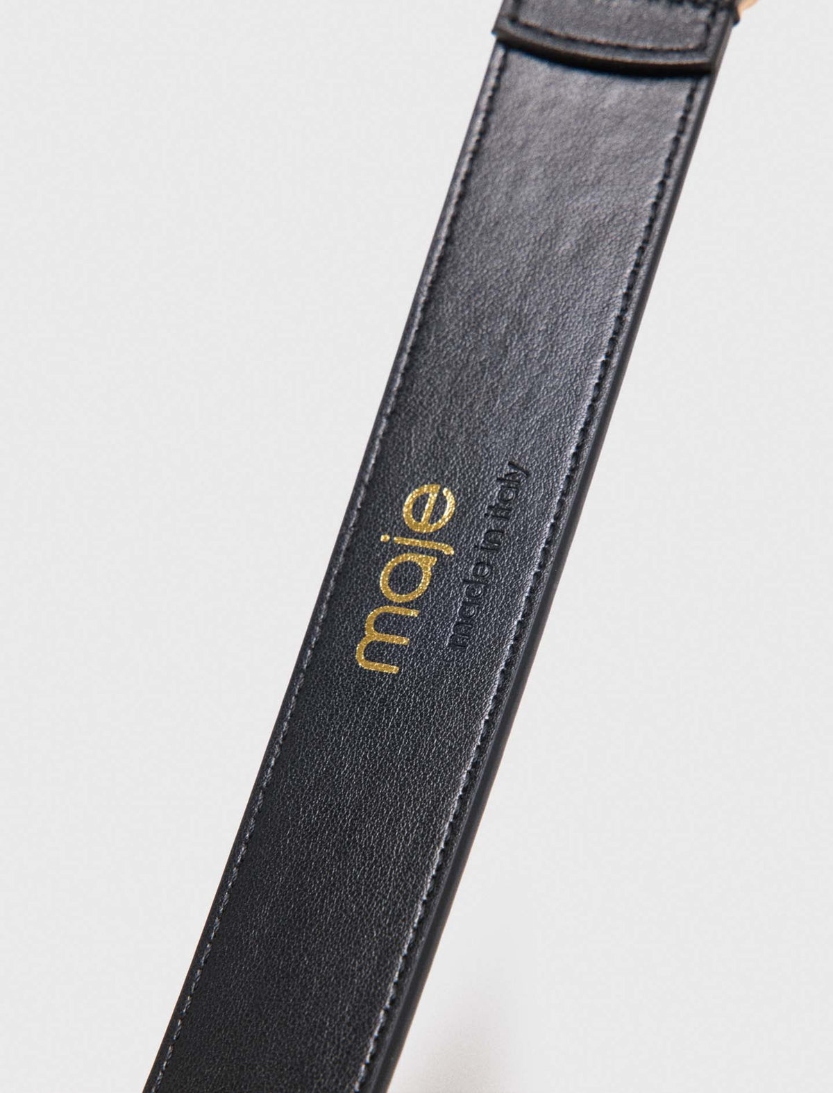 Cinturón de piel con hebilla oval