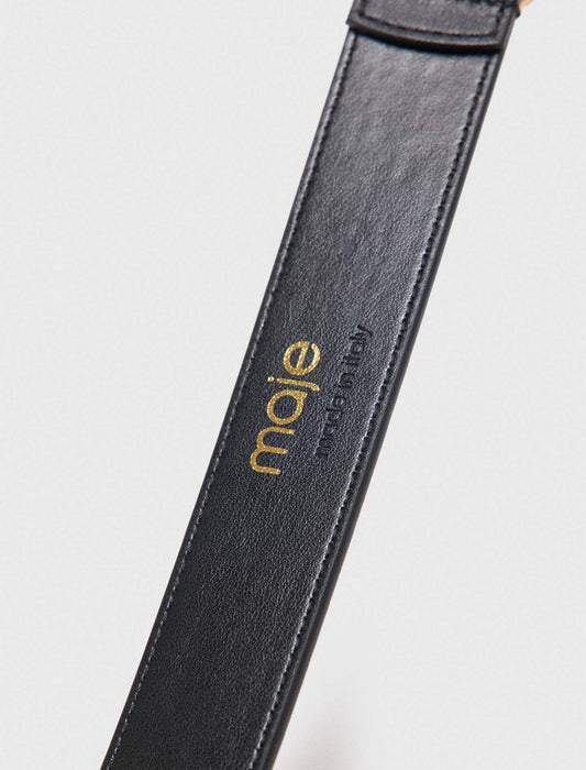 Cinturón de piel con hebilla oval