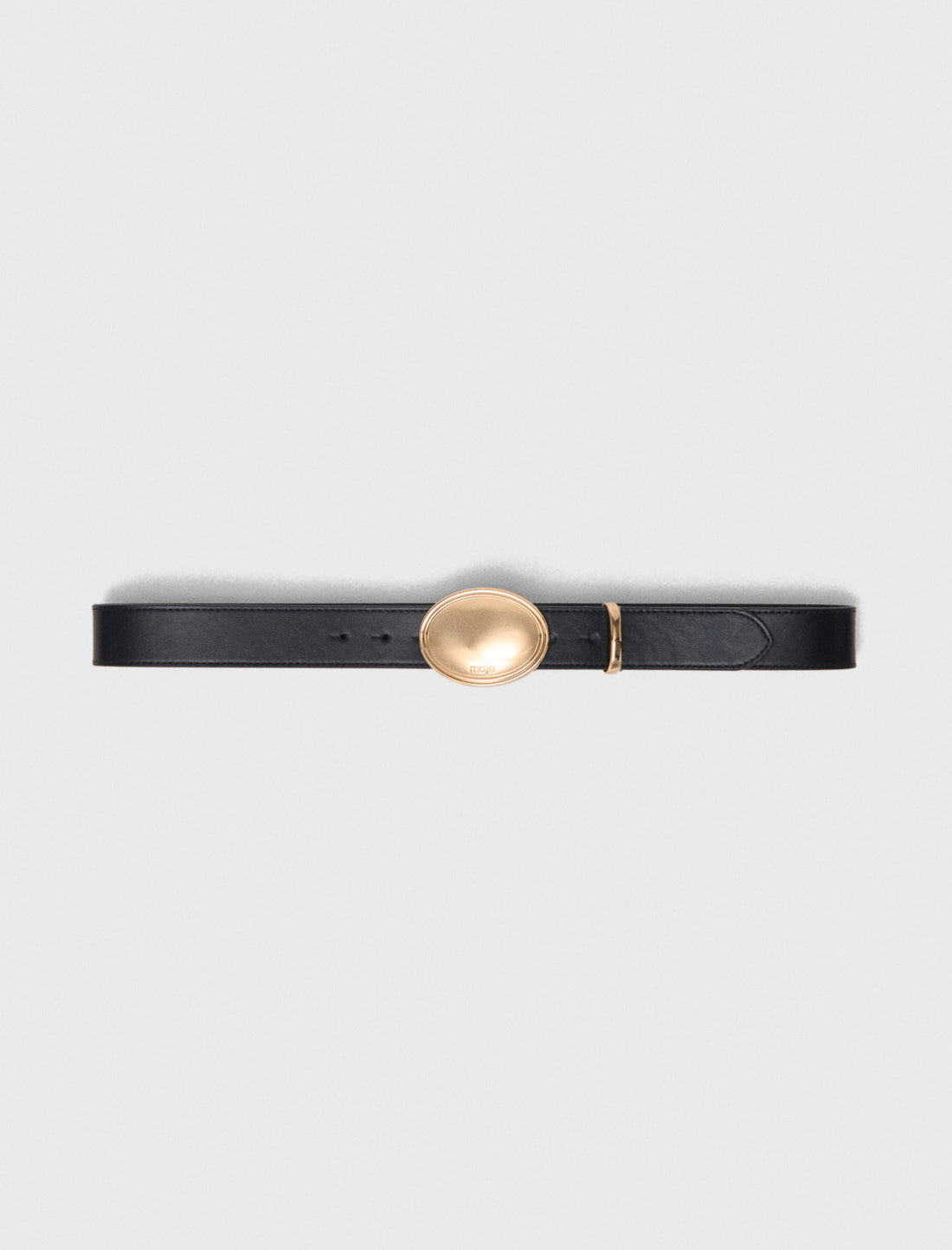 Cinturón de piel con hebilla oval