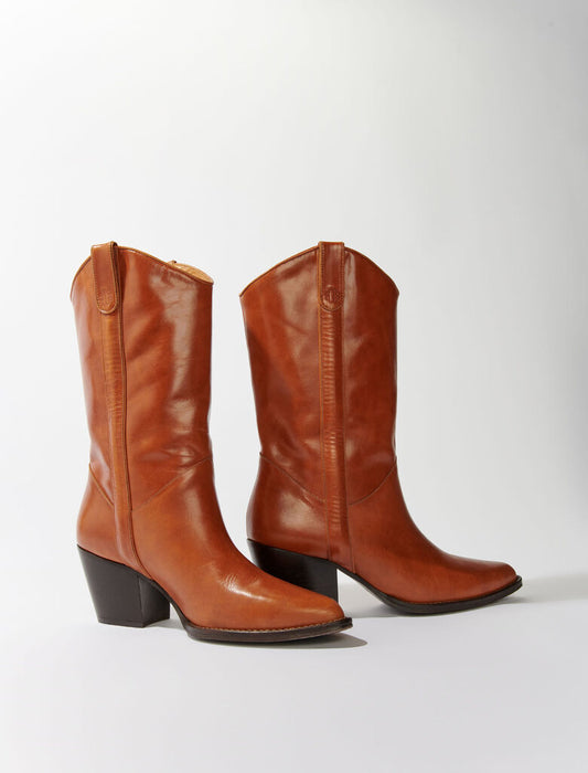 Botas de piel con tacón