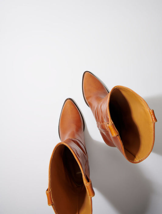 Botas de piel con tacón