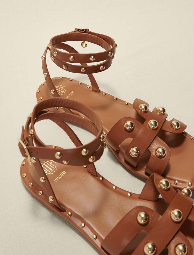 Sandalias de piel con tachuelas