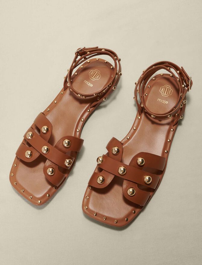 Sandalias de piel con tachuelas