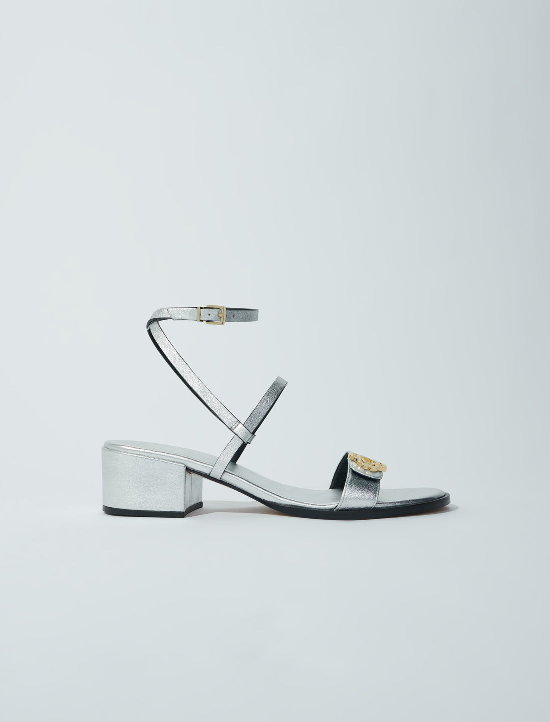 Sandalias con tiras de piel