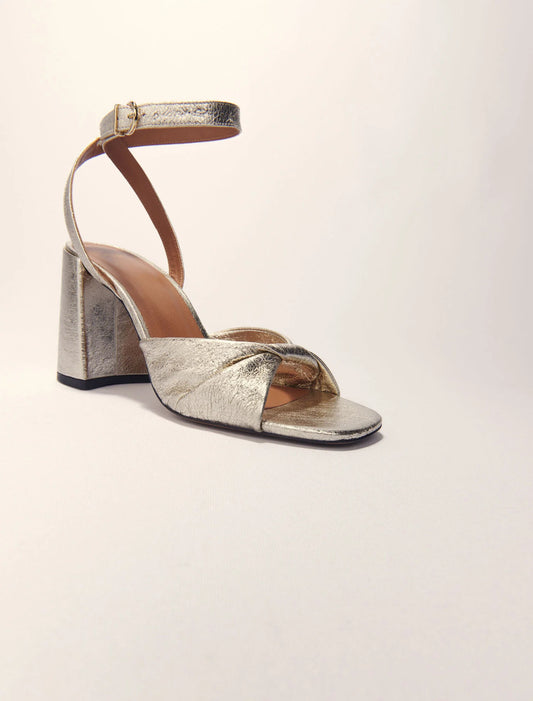 Sandalias de cuero metalizado con tacón