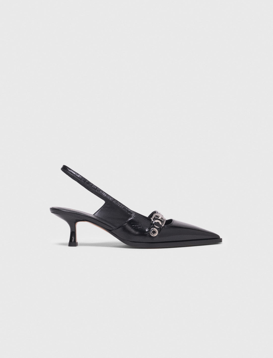 Zapato de piel con tira y ojales