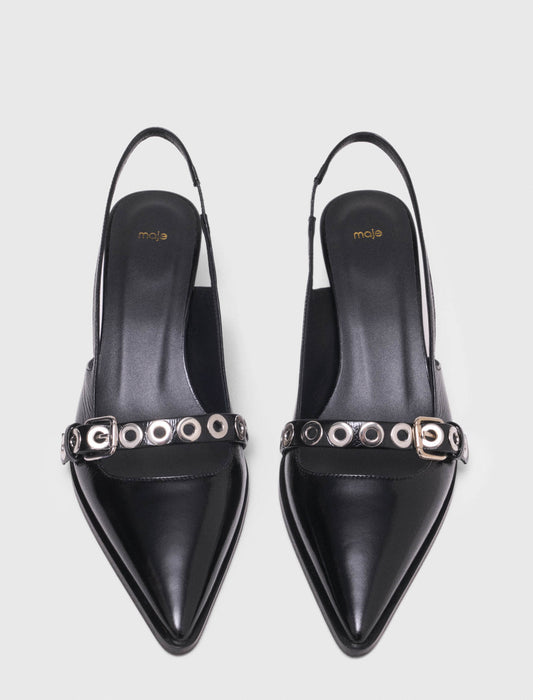 Zapato de piel con tira y ojales