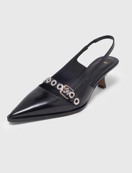 Zapato de piel con tira y ojales
