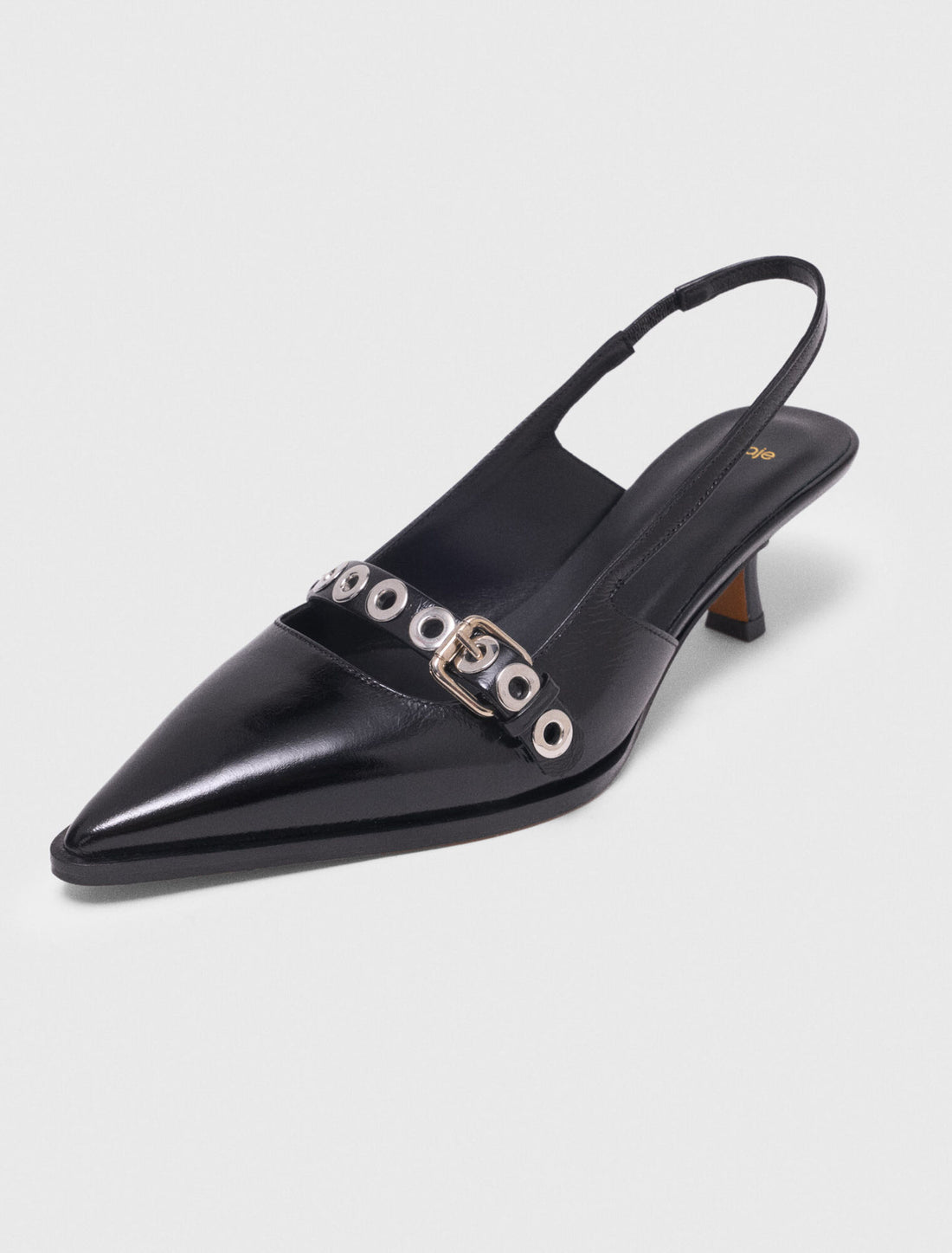 Zapato de piel con tira y ojales