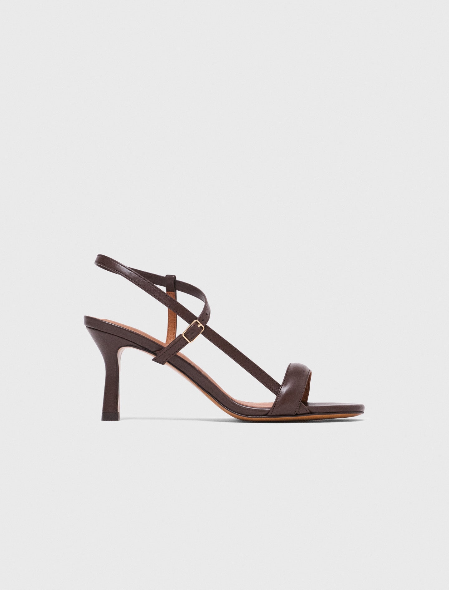 Sandalias de piel con tiras