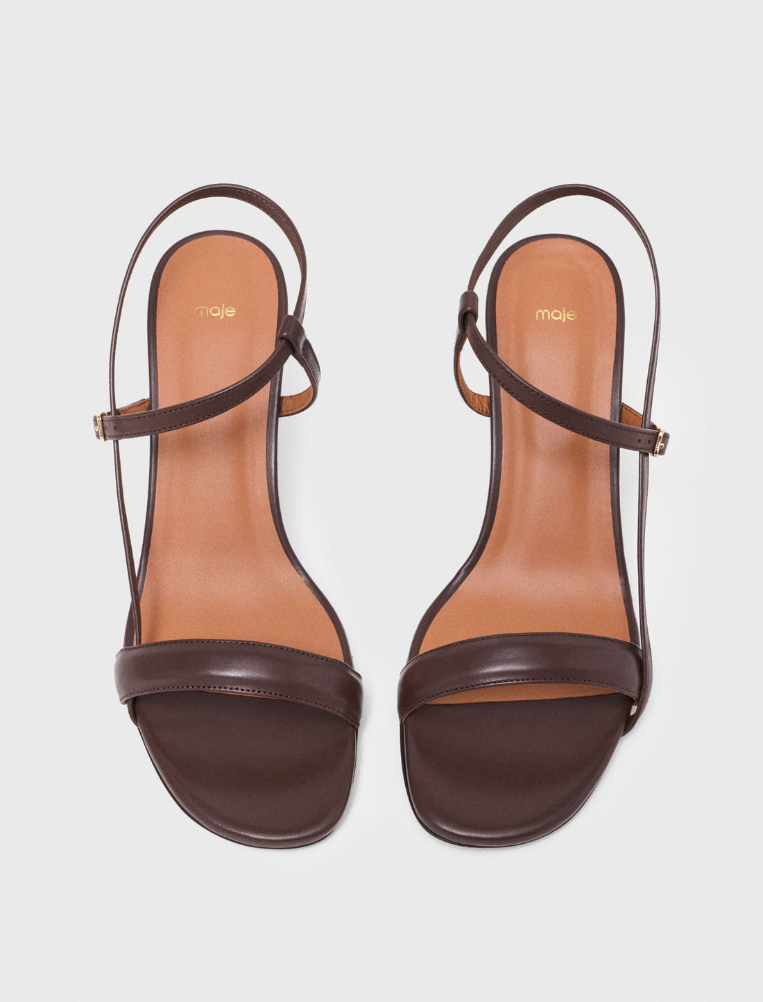Sandalias de piel con tiras