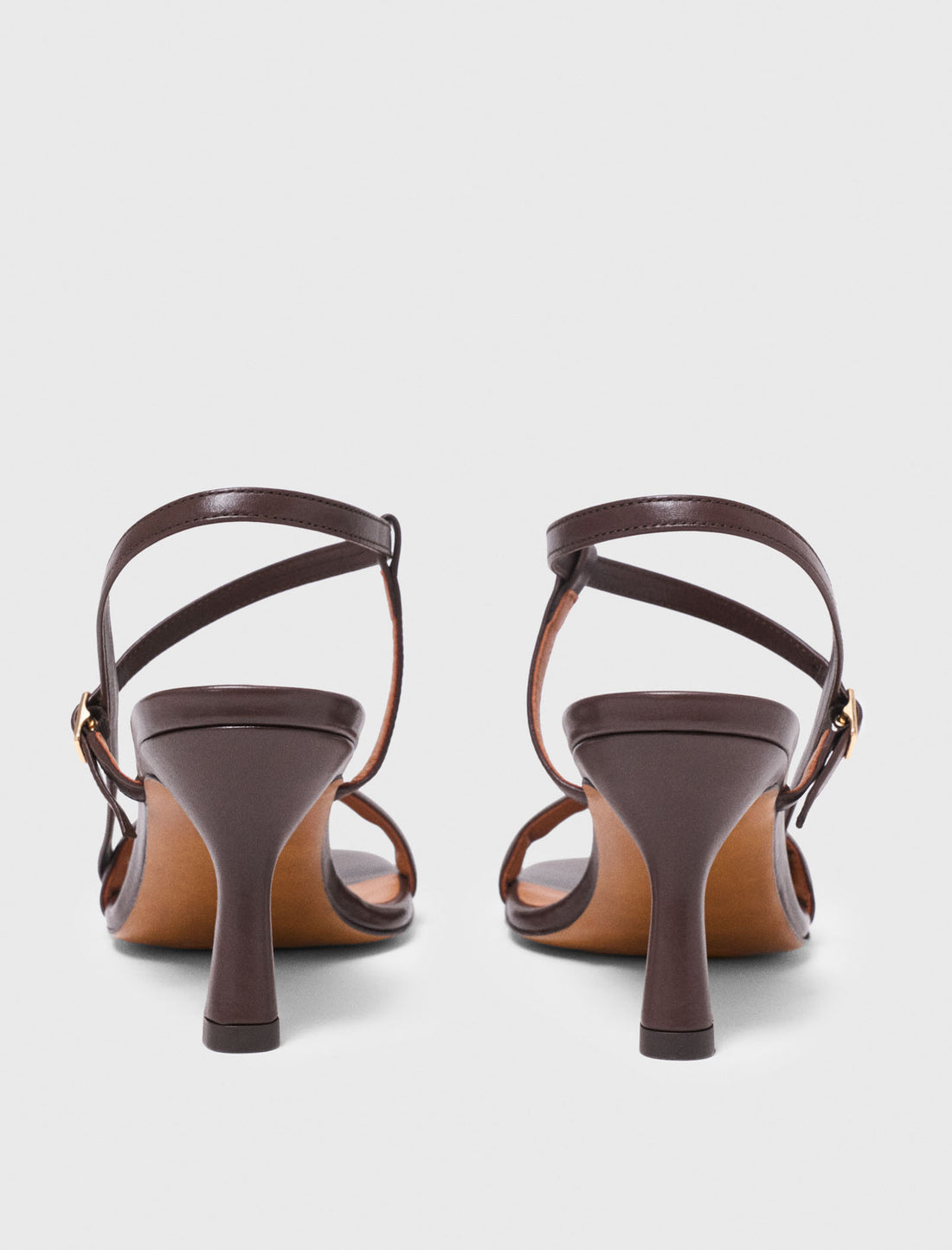Sandalias de piel con tiras