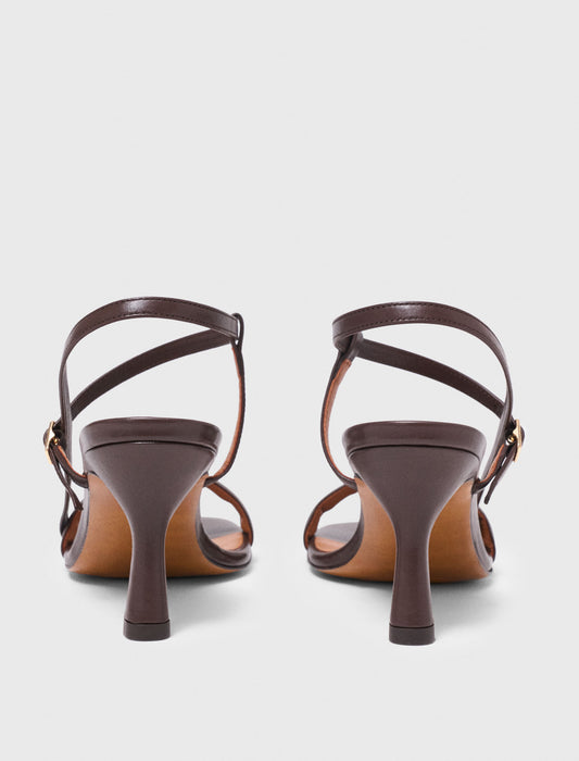 Sandalias de piel con tiras