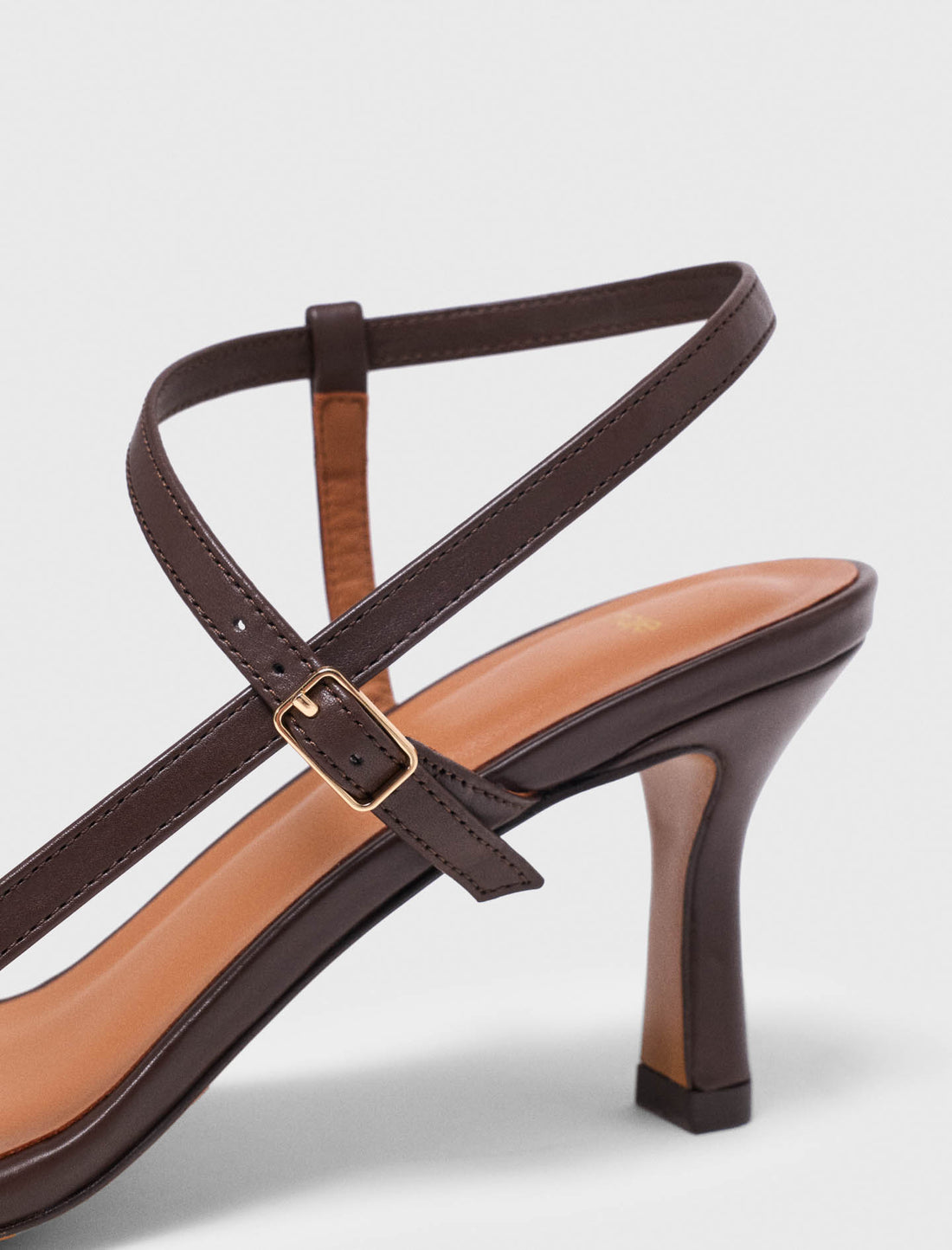Sandalias de piel con tiras