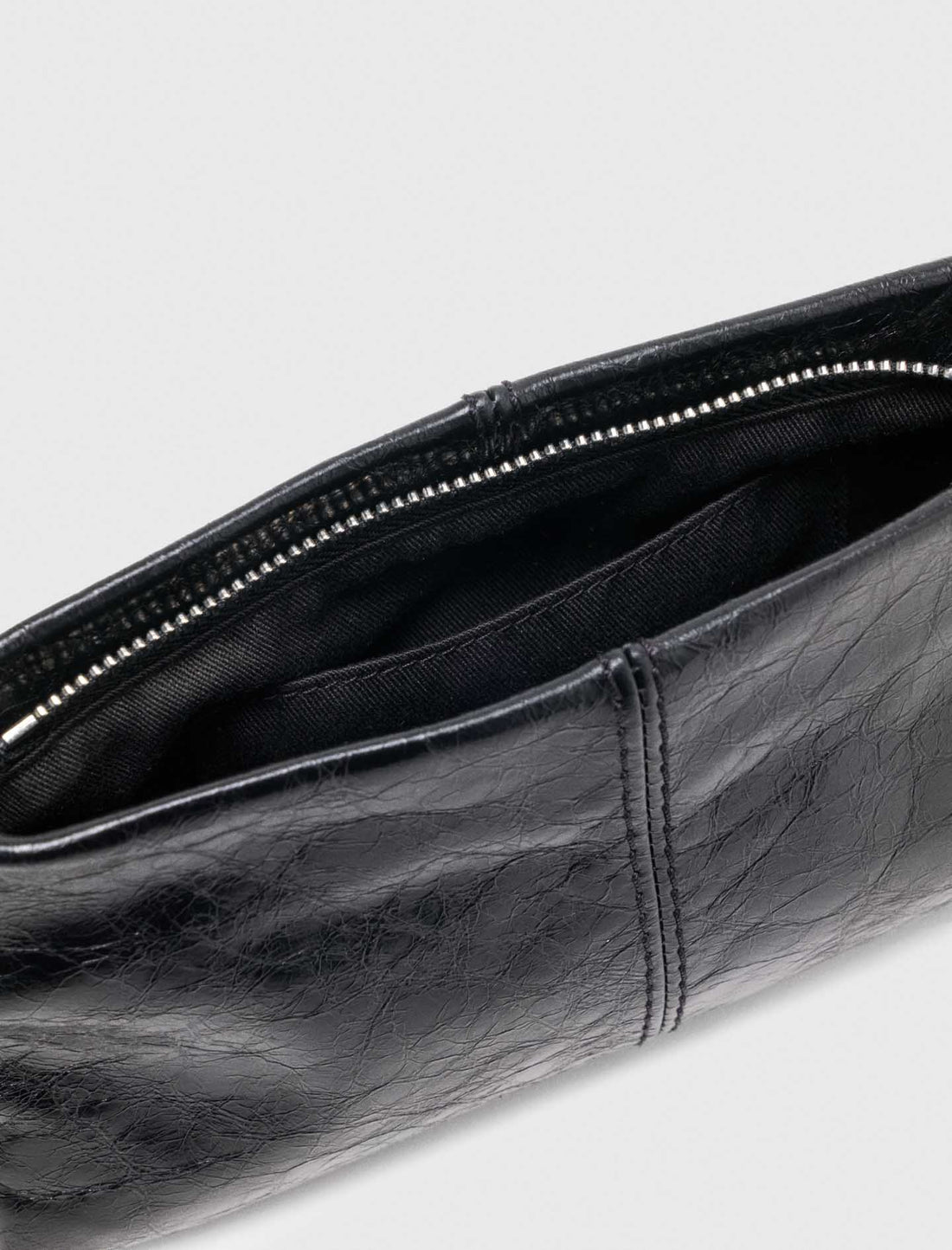 Cartera Miss M pouch cuero barniz