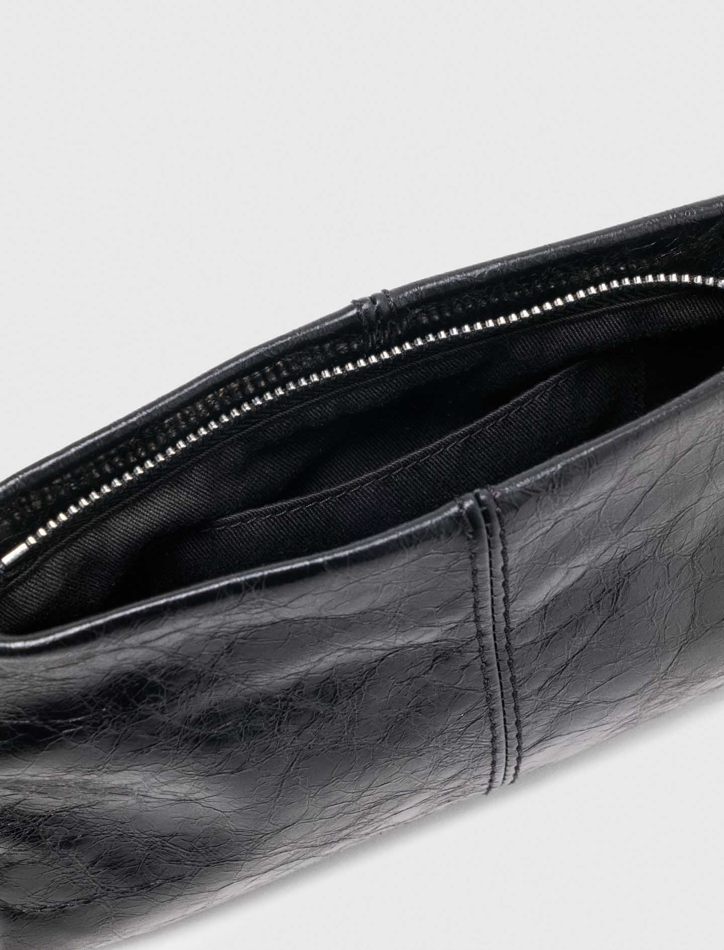 Cartera Miss M pouch cuero barniz