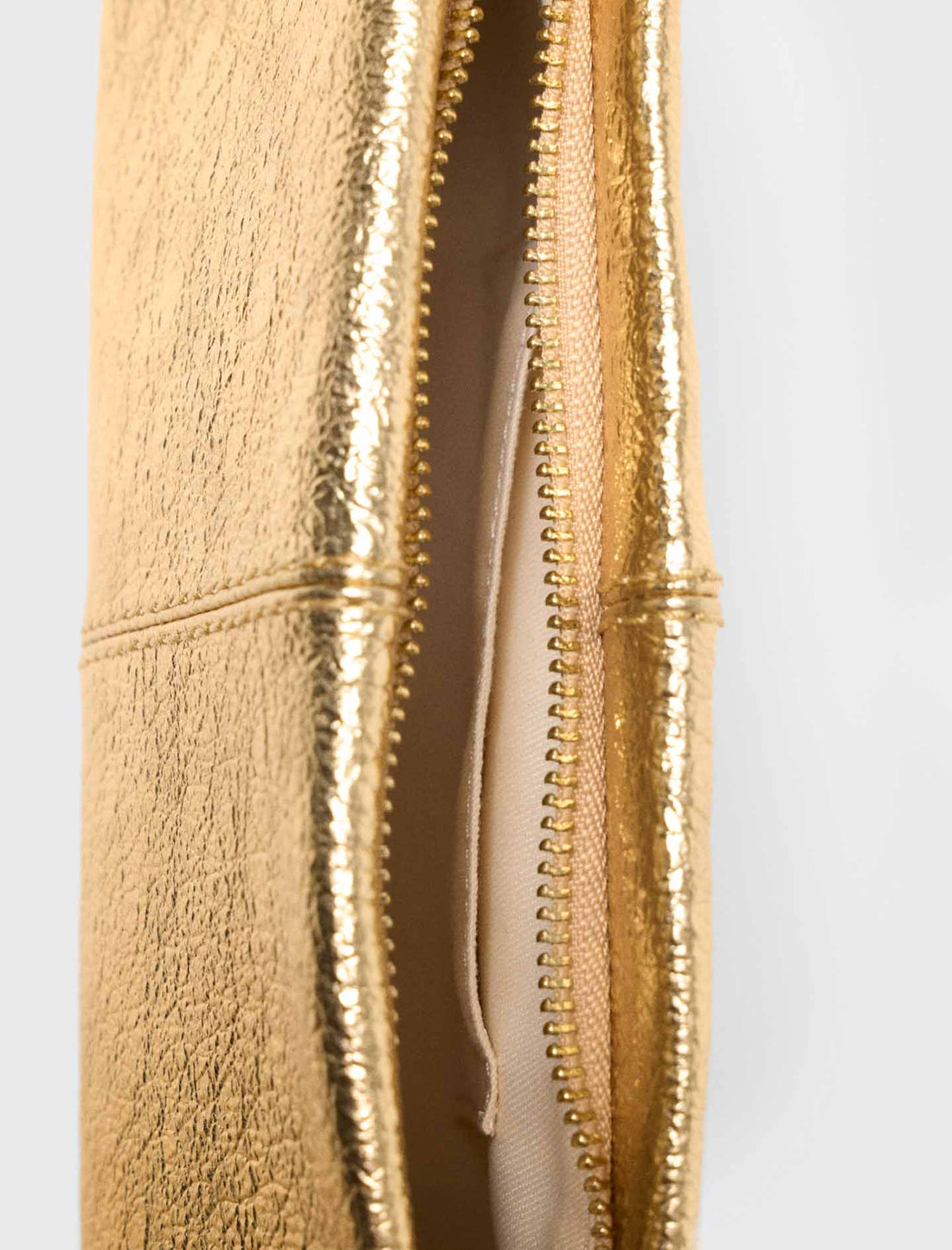 Bolso Miss M Pouch metalizado