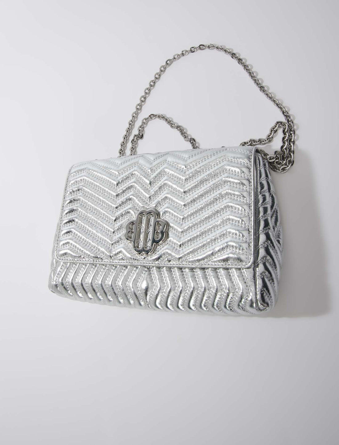 Cartera de cuero con cadena