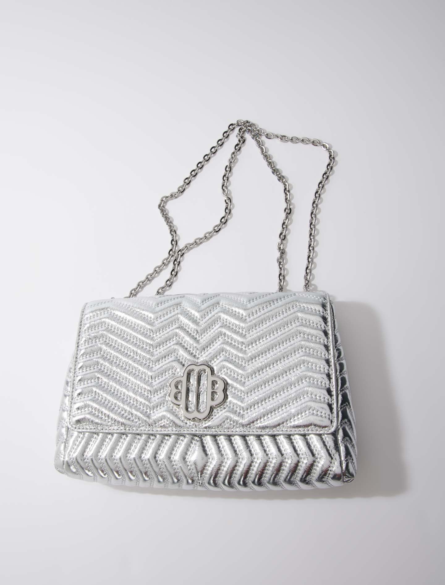 Cartera de cuero con cadena
