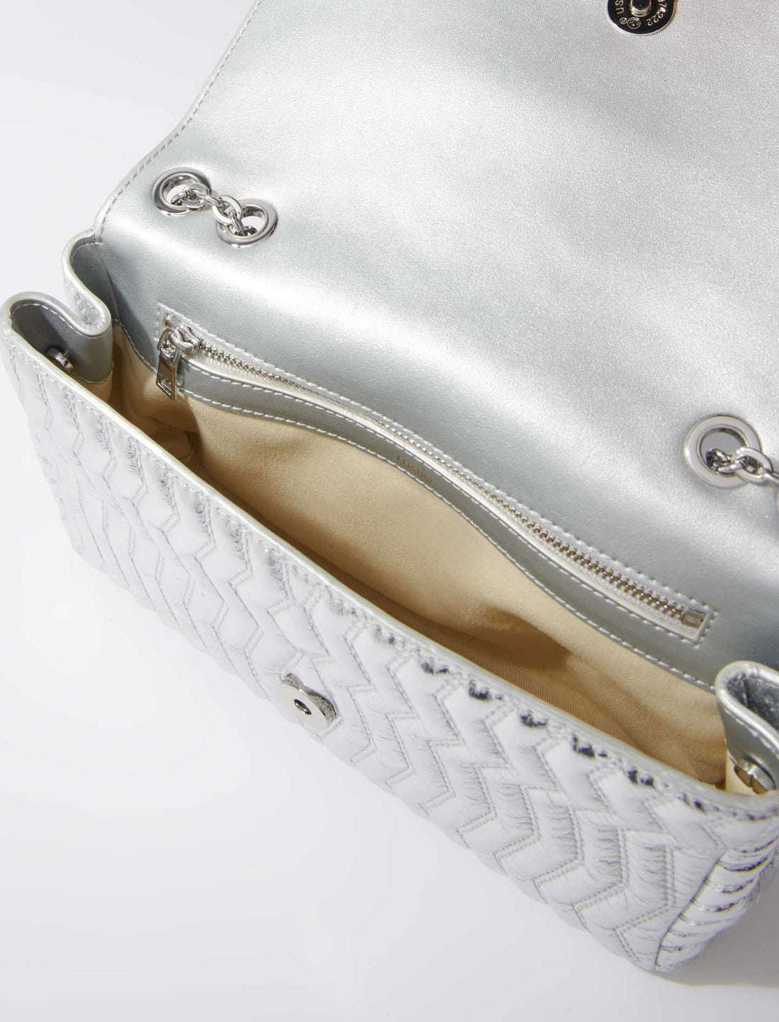 Cartera de cuero con cadena
