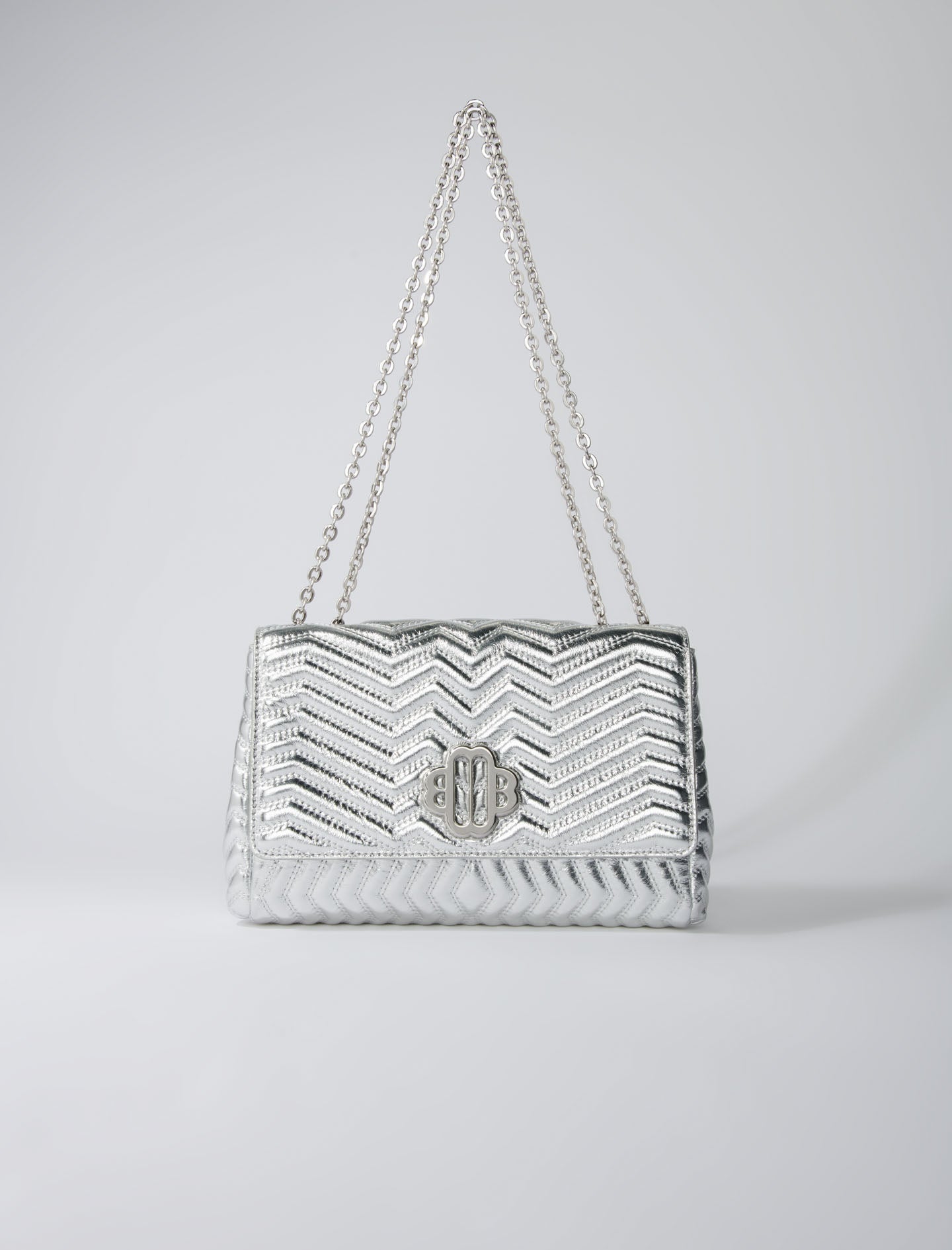 Cartera de cuero con cadena