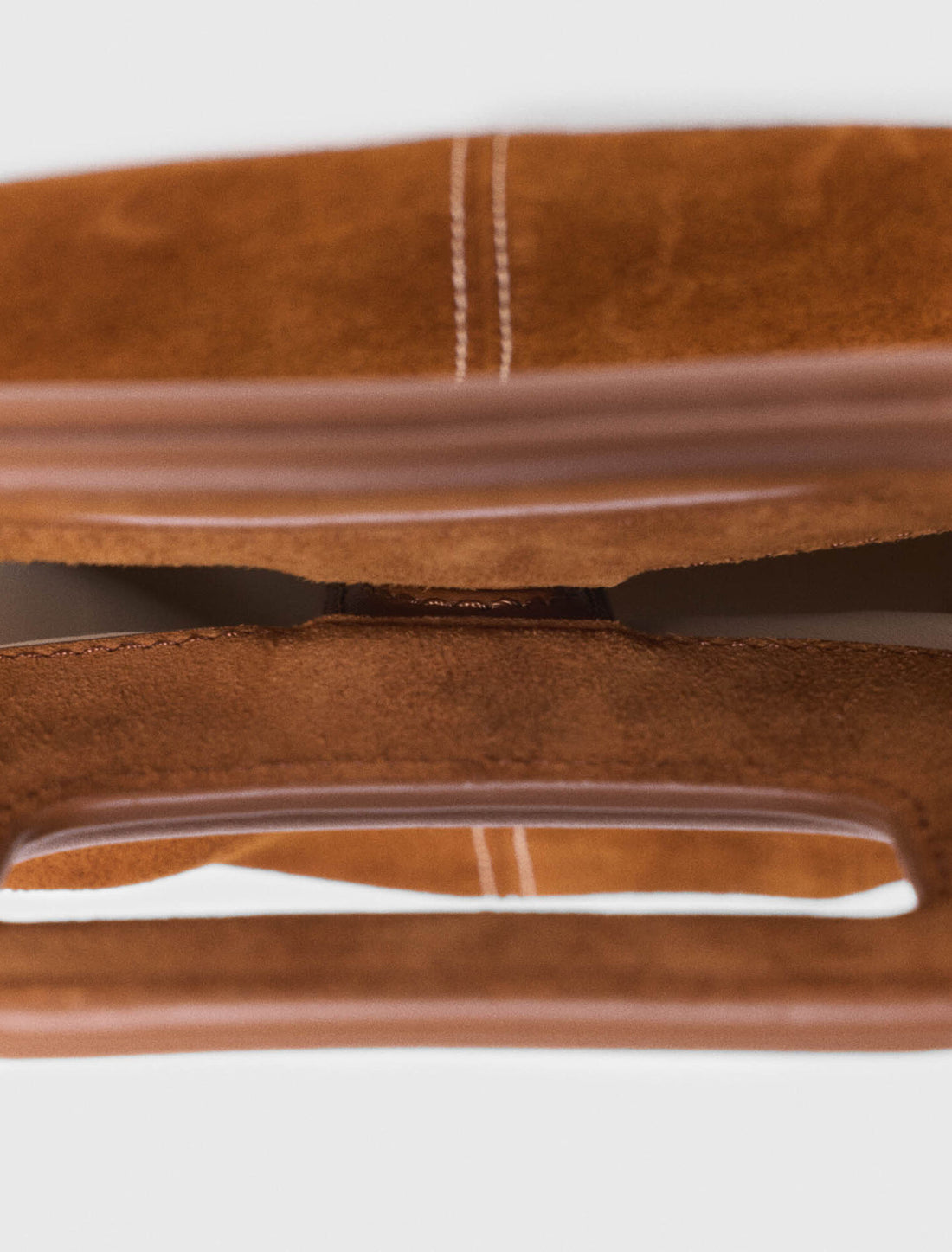 Bolso M de ante pespunteado