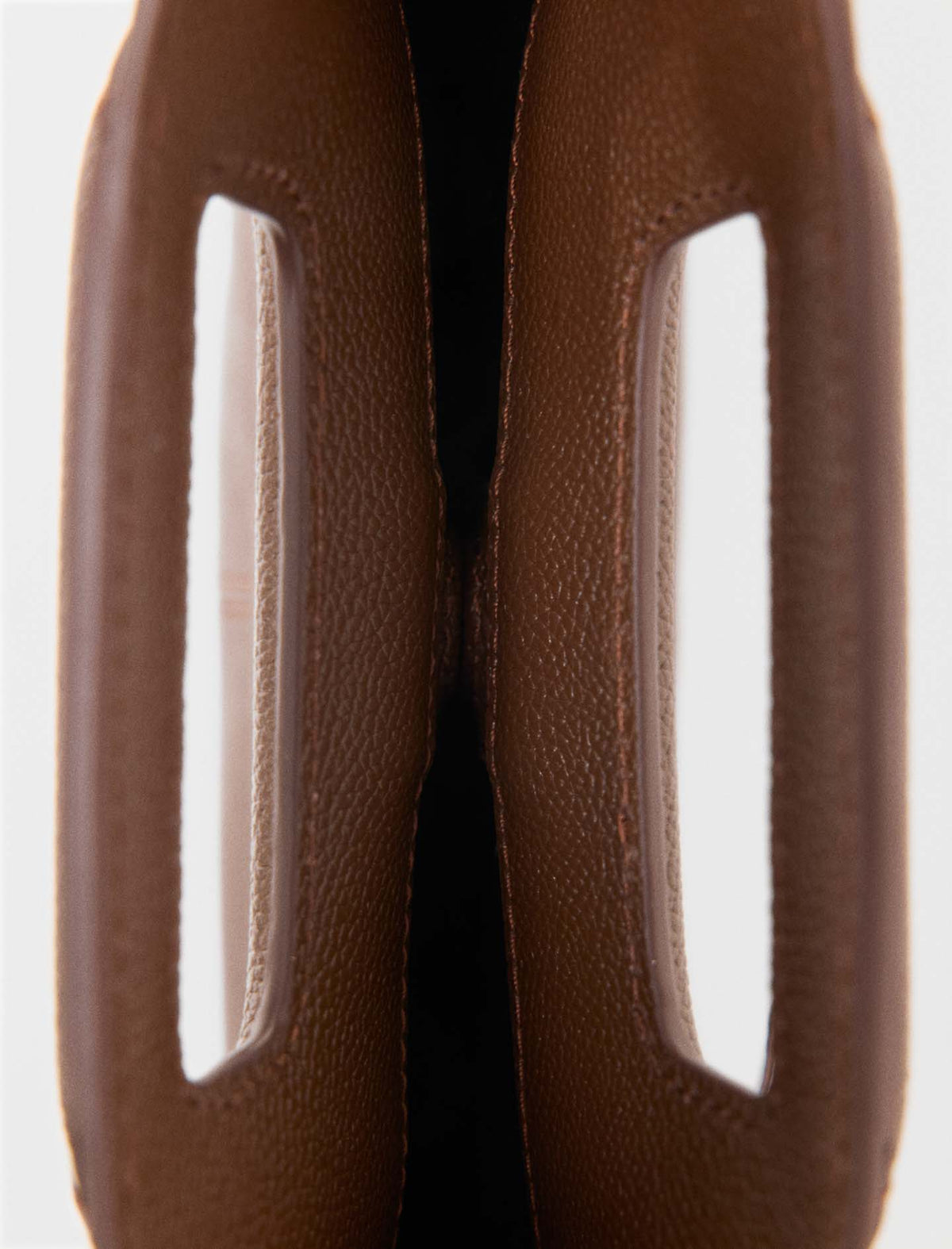 Bolso M de cuero granulado