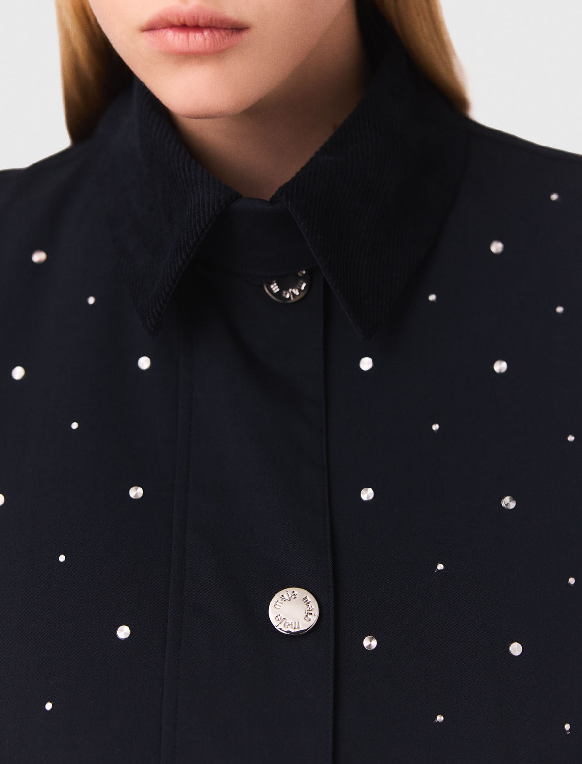 Chaqueta corta cuello terciopelo