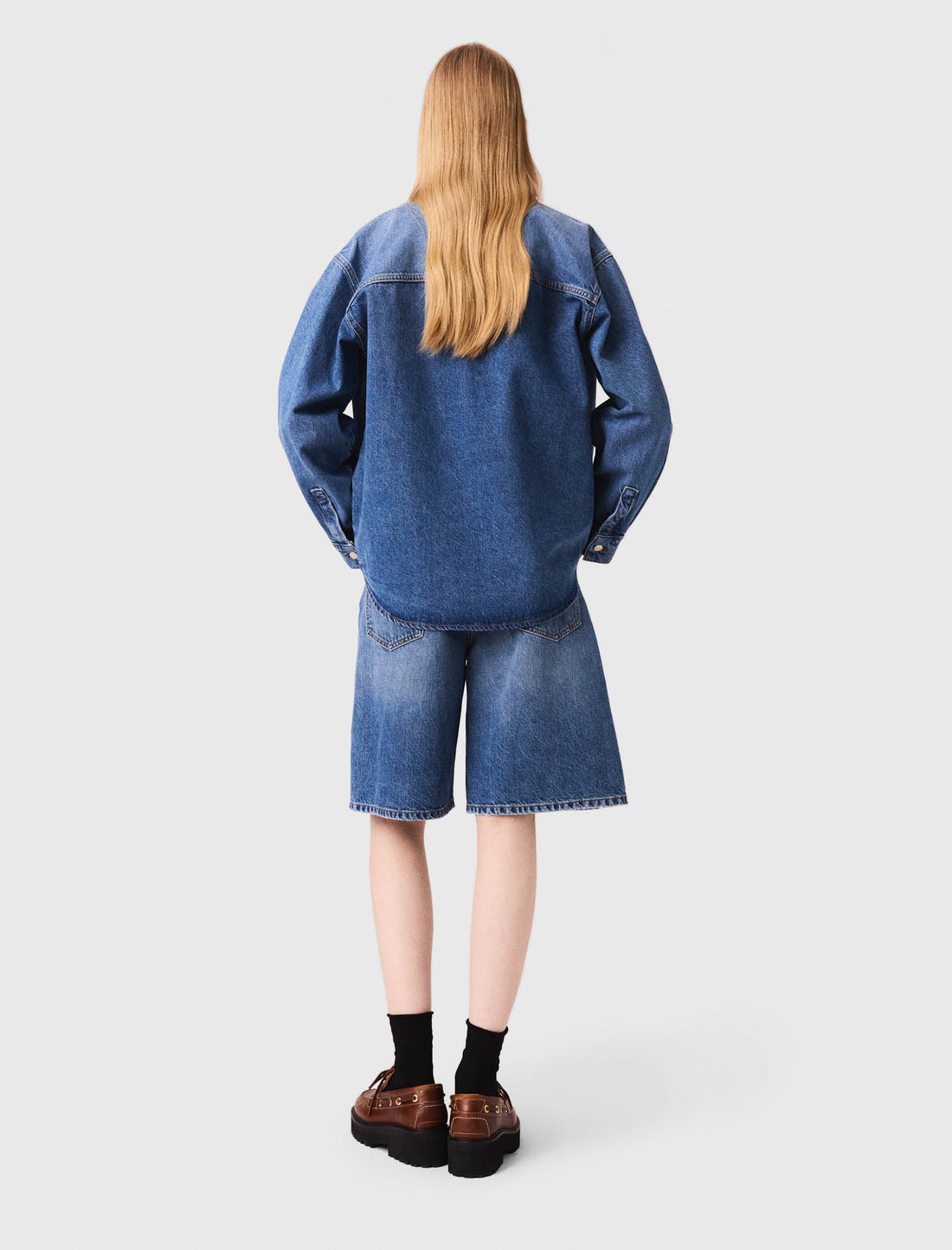 Chaqueta vaquera desgastada