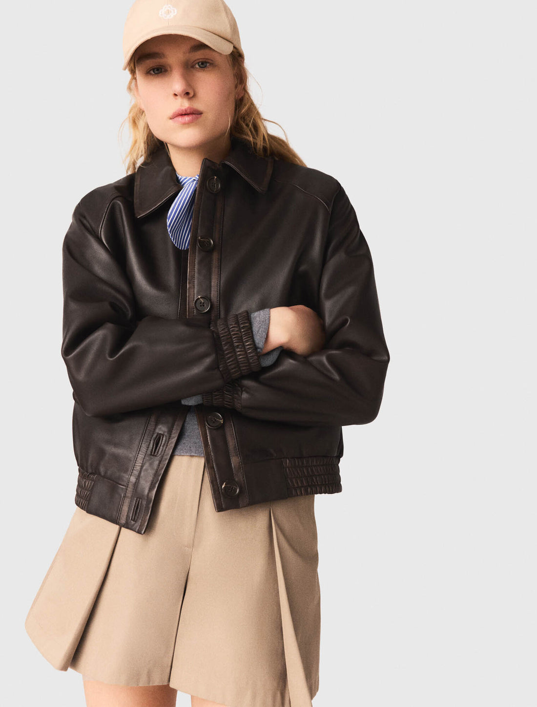 Cazadora corta de cuero