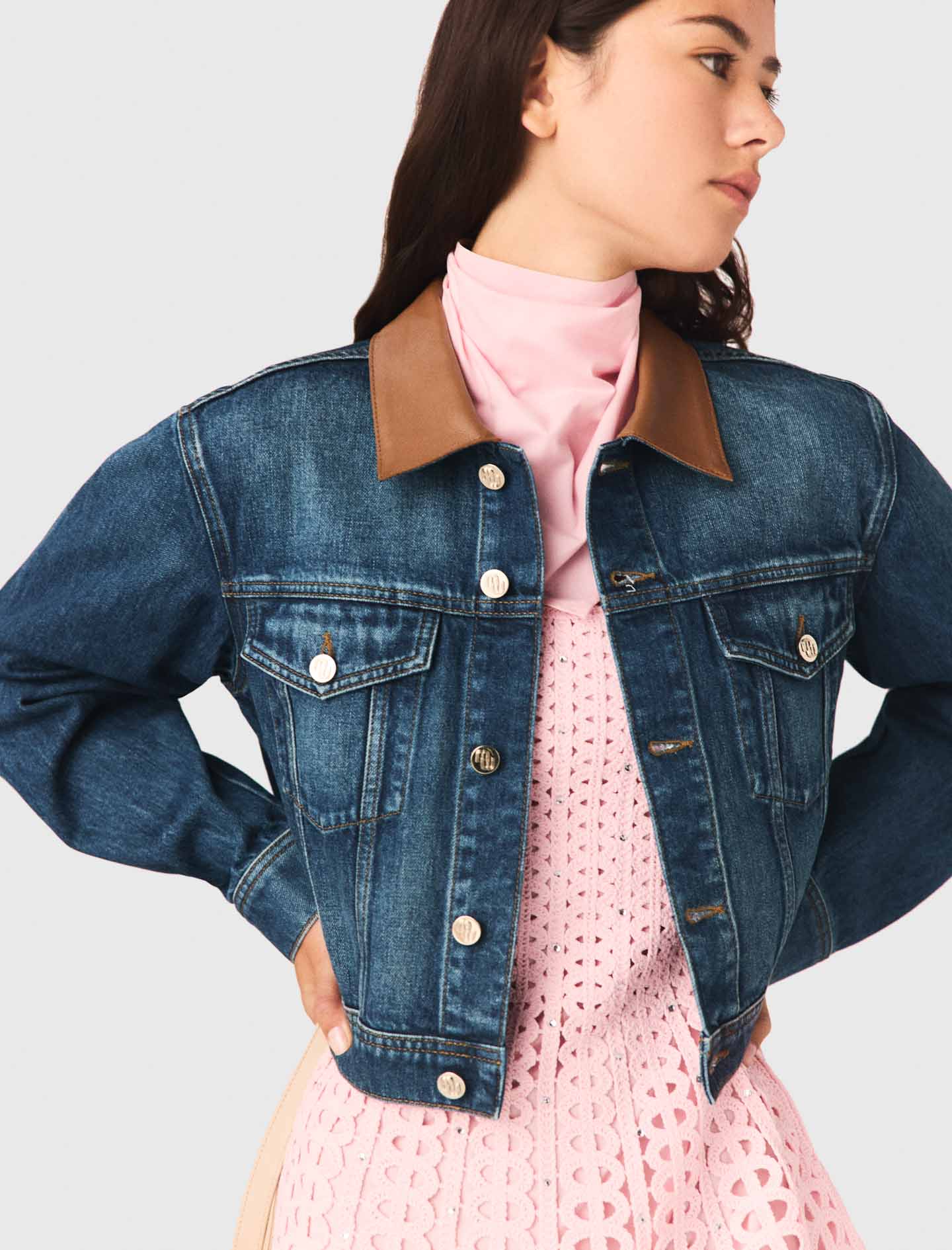 Chaqueta denim con cuello de cuero