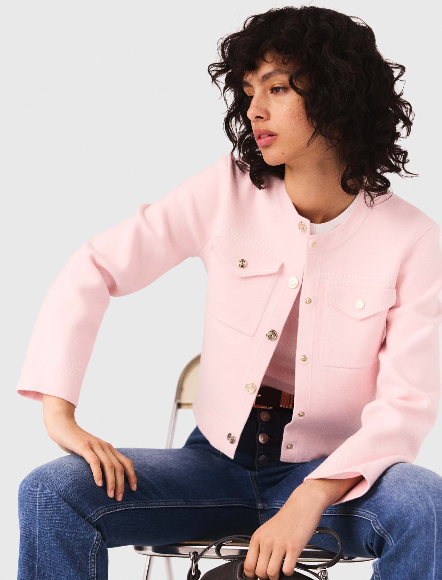 Cárdigan corto con pespuntes