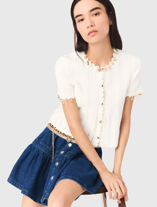 Cárdigan con joyas doradas