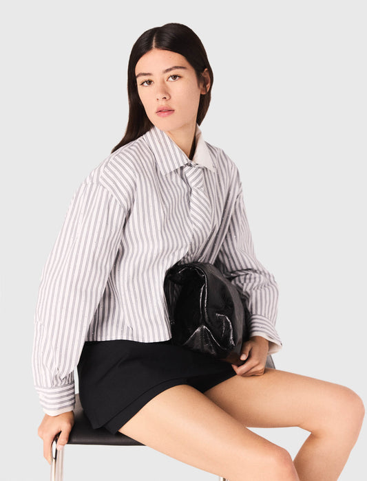 Camisa a rayas con strass y corbata