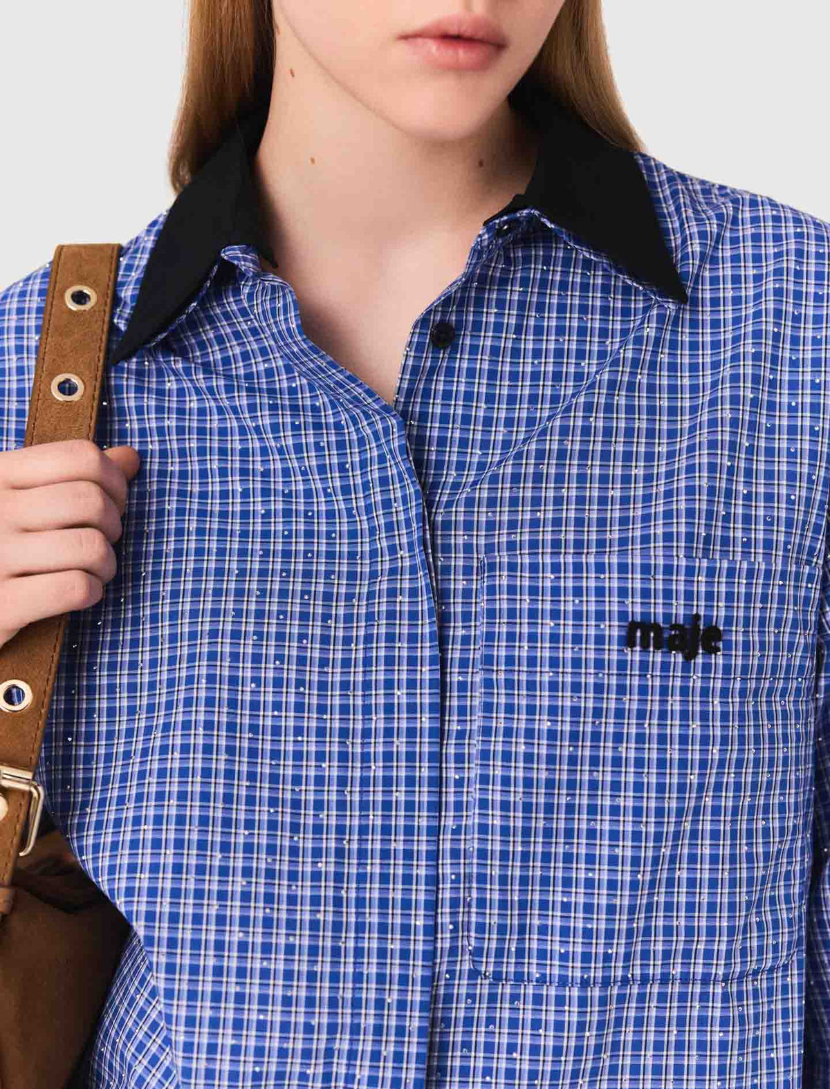 Camisa con strass y cuello extraíble