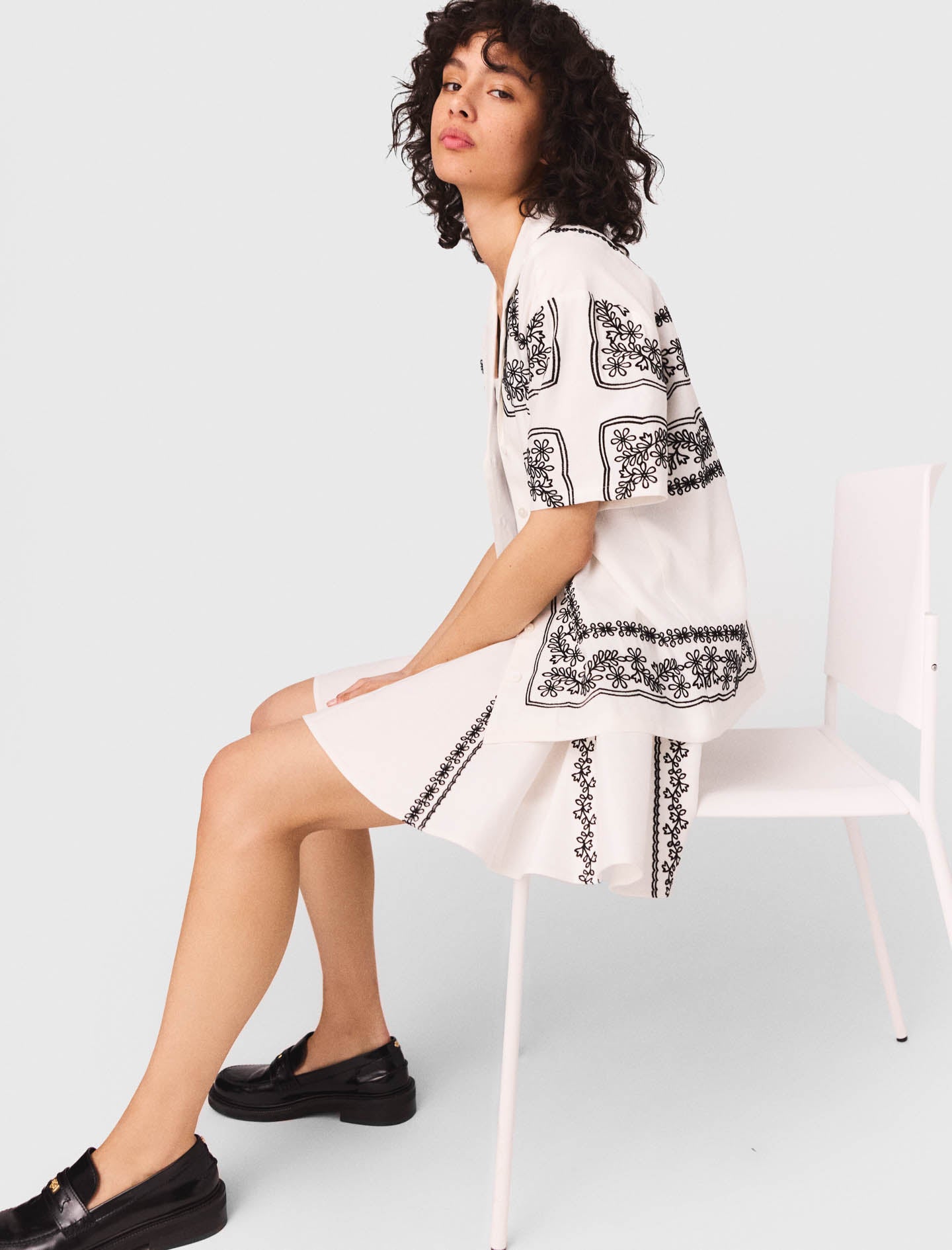 Camisa de manga corta bordada