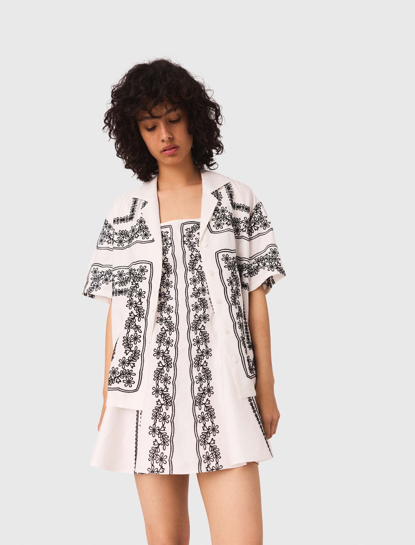 Camisa de manga corta bordada