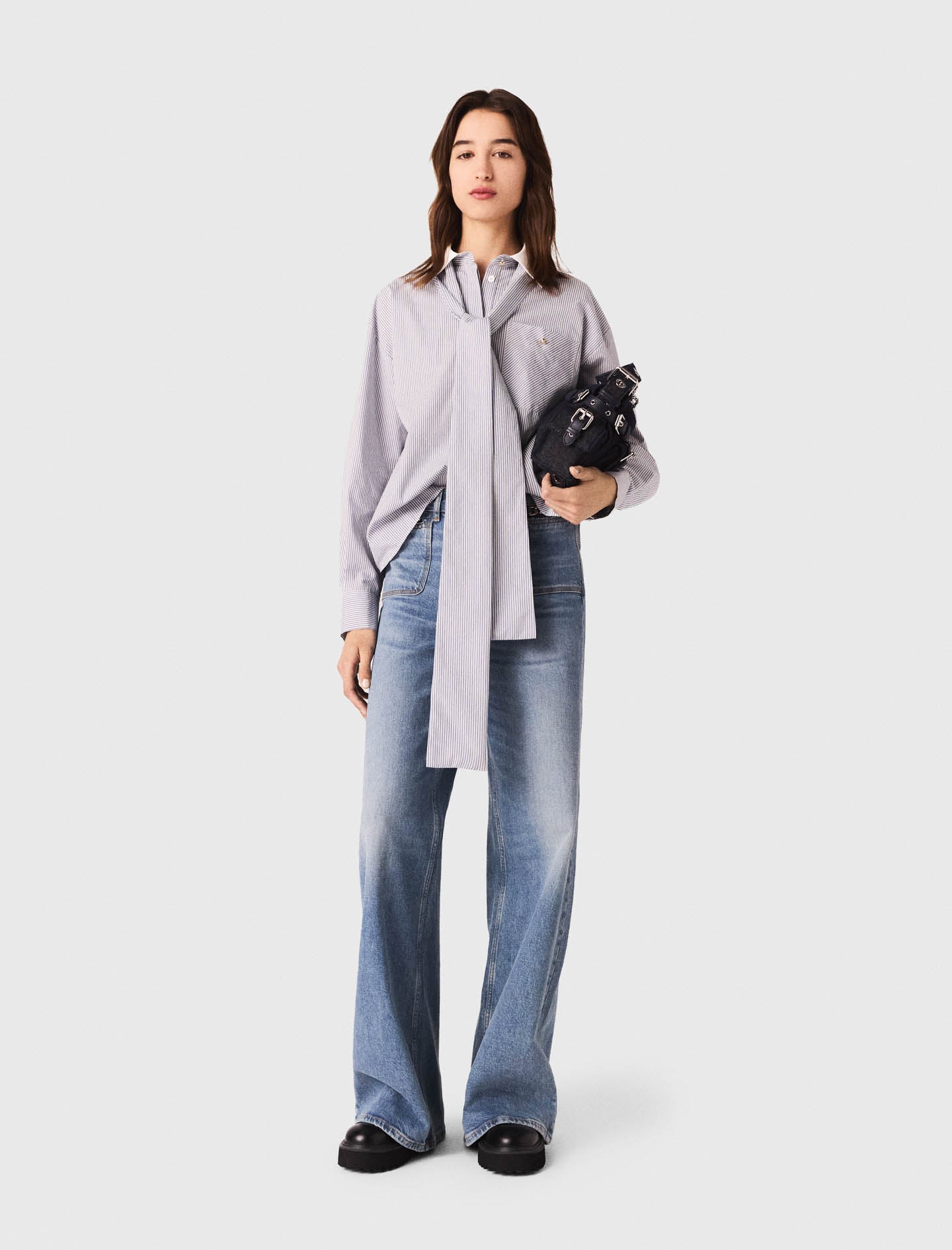 Camisa de rayas con cuello lavallière