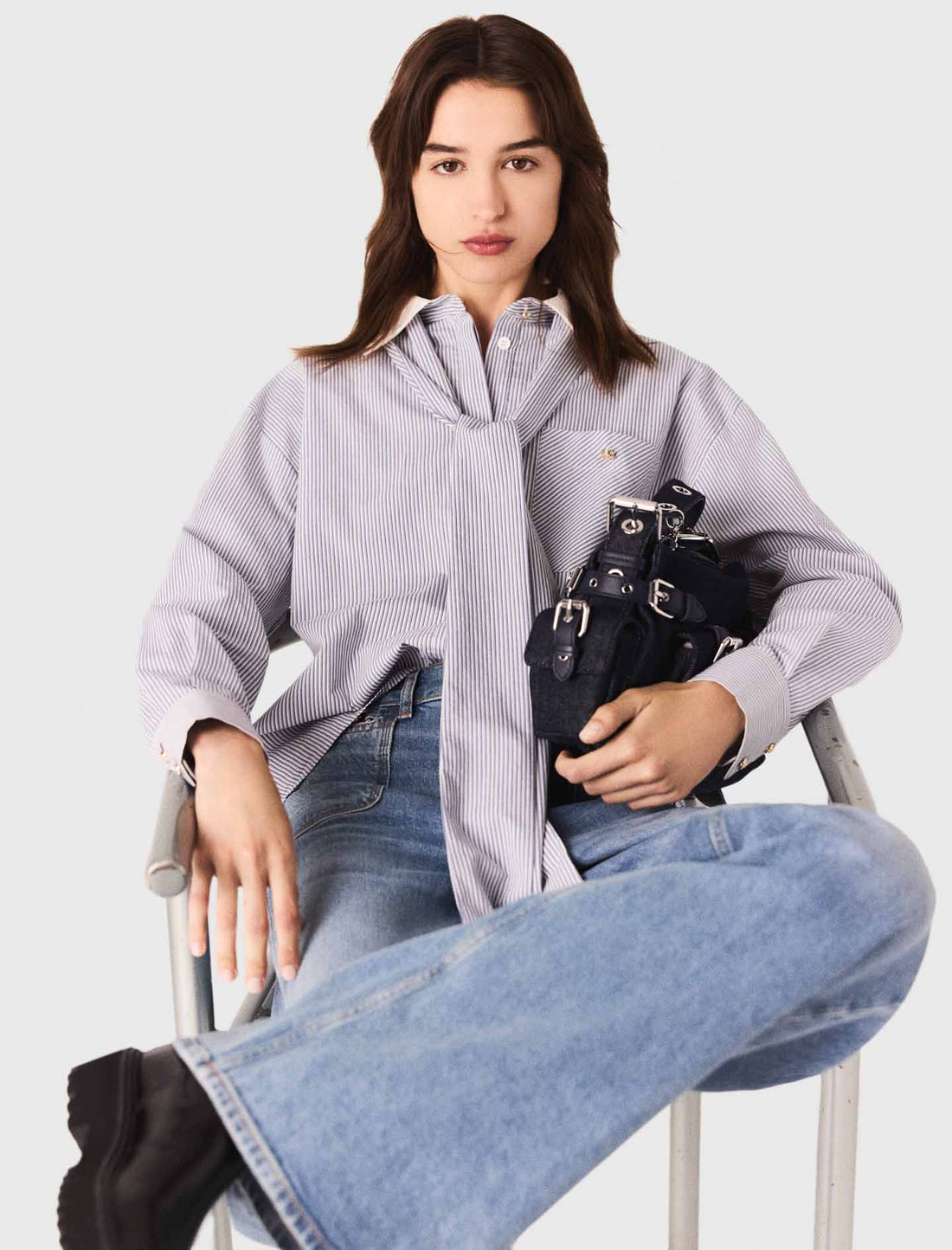 Camisa de rayas con cuello lavallière