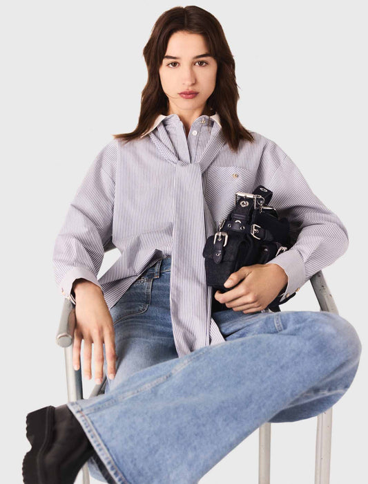 Camisa de rayas con cuello lavallière